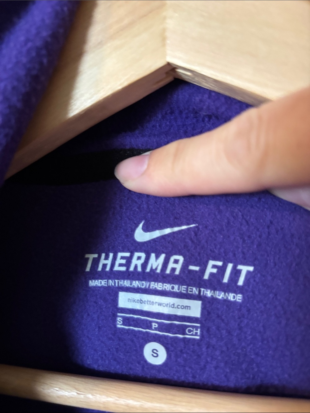 Nike Purple Hooded Therma-Fit Women’s Athletic Jacket with Black Panels Size S - Picture 2 of 3
